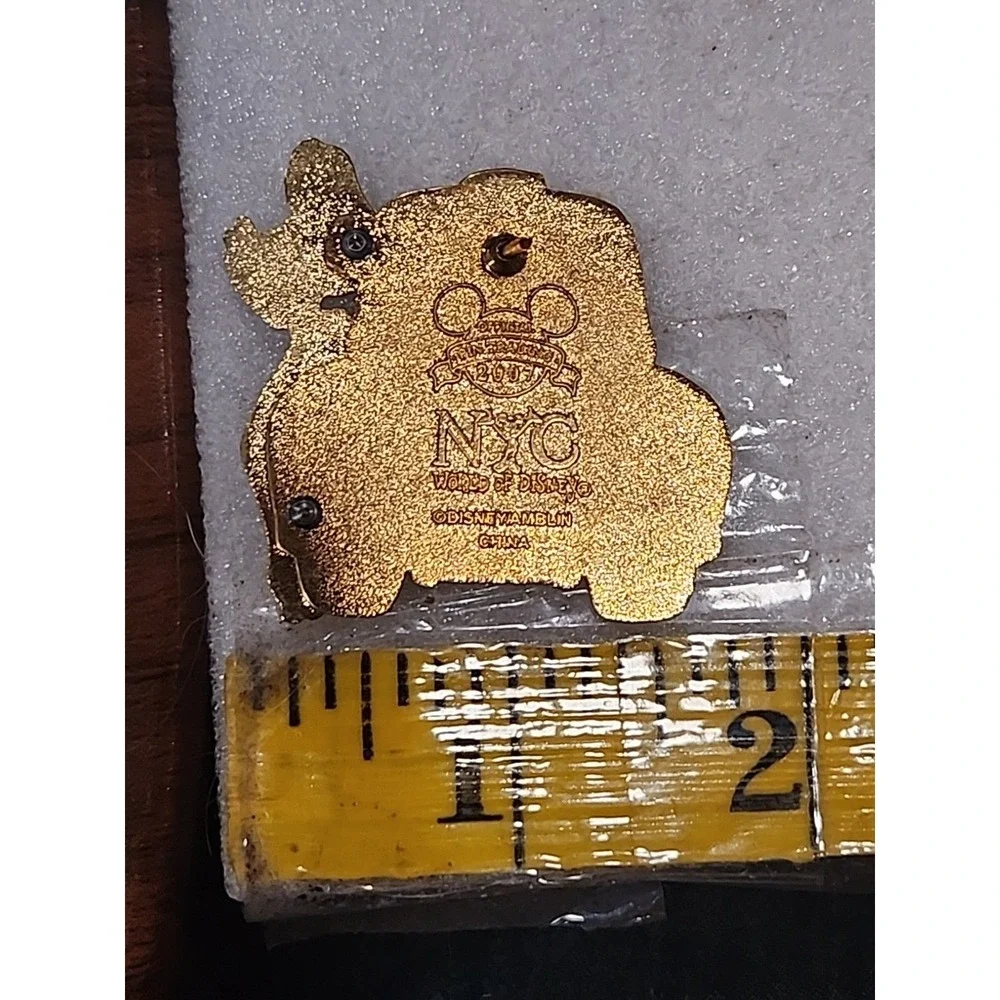 Disney Jessica Rabbit Taxi Cab Mickey New York City Driver WOD NYC '07 Pin 52911